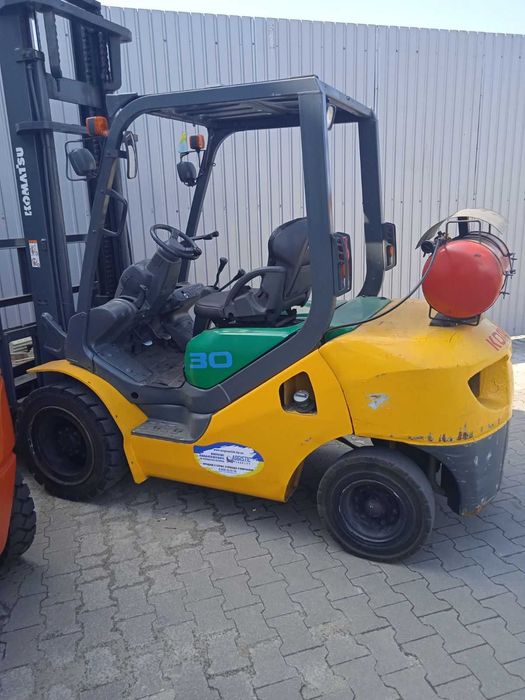 Б.в газ-бензиновий навантажувач Komatsu FG30C-16 з гарантією