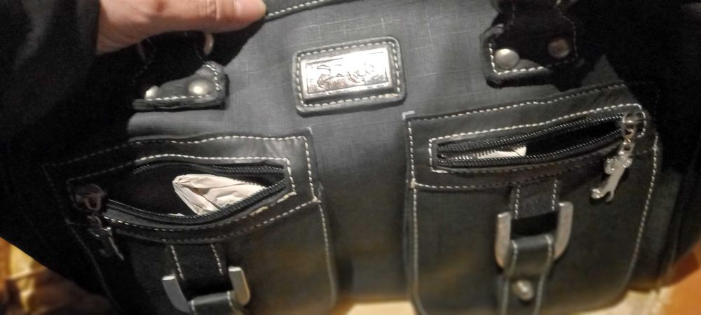 Maka de mão ou ombro, preta - Cachorrinho