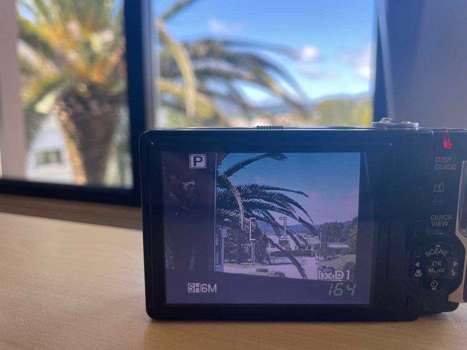 Olympus SP-700 6.0 MEGAPIXEL