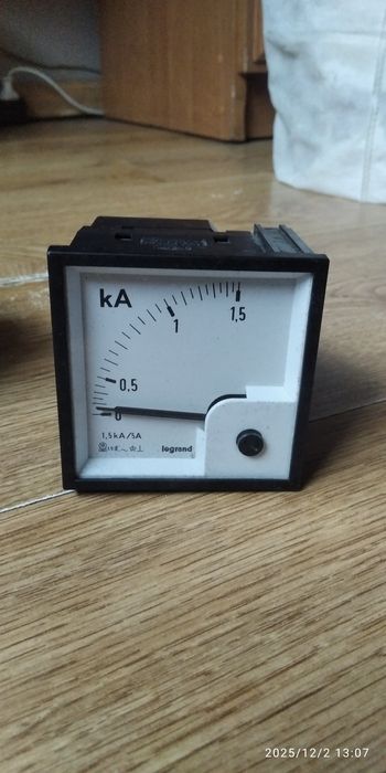 Analogowy amperomierz tablicowy Legrand