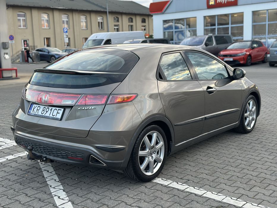 Honda Civic VIII UFO 1.8 Benzyna | 2007 | 195 tys km