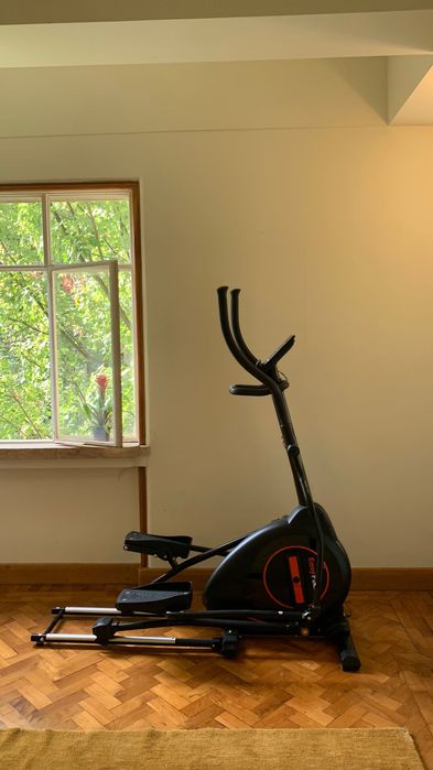 Elíptica para exercício em casa ou no ginásio