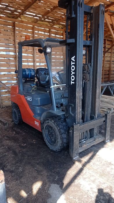 Навантажувач вилковий Toyota 02-8FGF30