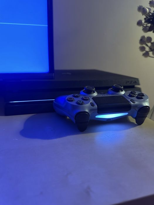 Playstation 4 Pro 1TB + Jogos e Cabos de ligação