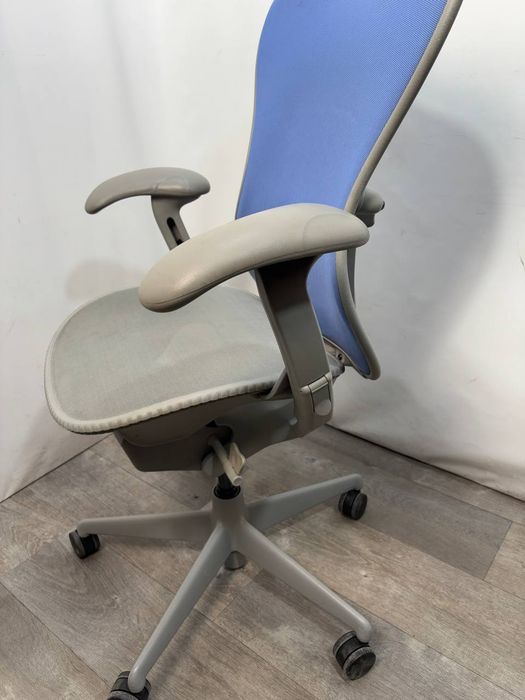 Ортопедичне крісло Herman Miller Mirra  мірра люкс сегмент для спини