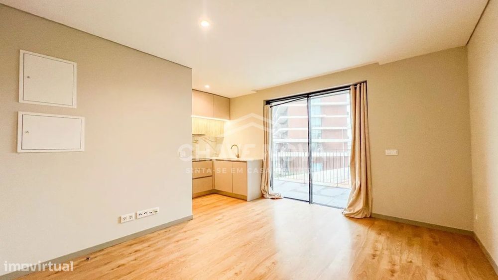 Apartamento T0 Novo c/ Piscina e Lugar de Garagem em Santa Marinha