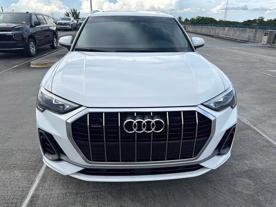 Audi Q3      2022