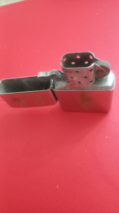 Isqueiro Zippo usado.