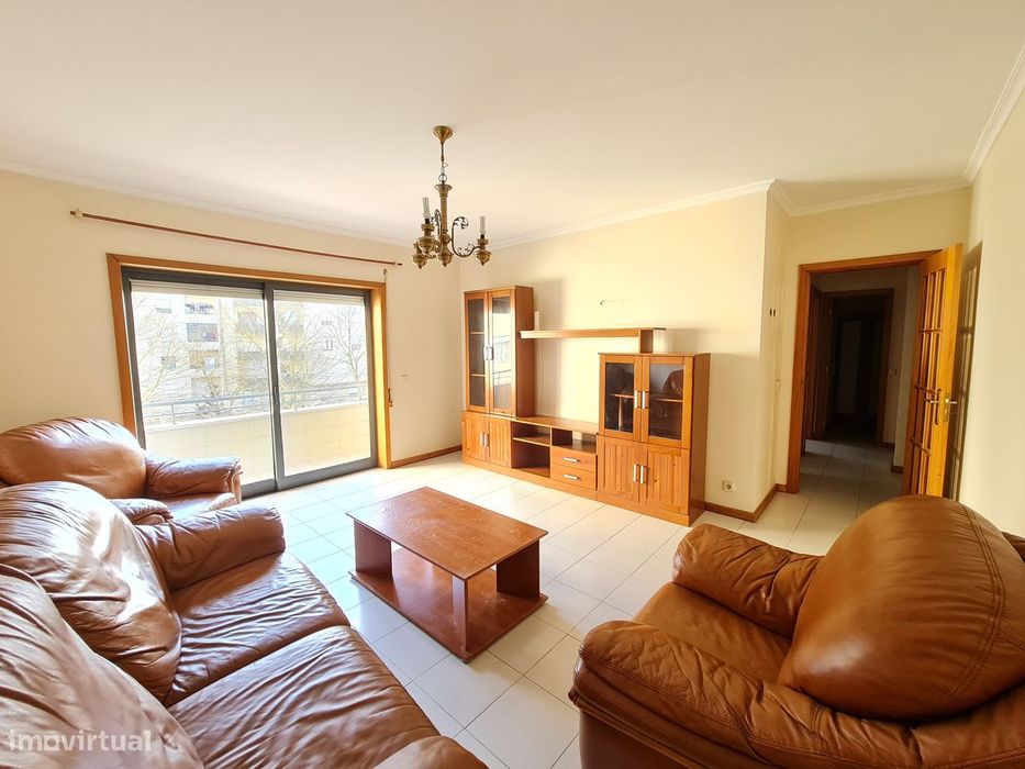 Arrenda-se apartamento T1 junto ao BragaParque