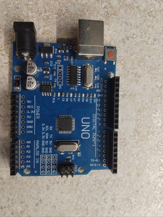 Arduino Uno R3 хорошее состояние  +2 провода