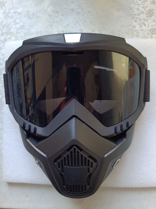 Очки защитные зеркальные.