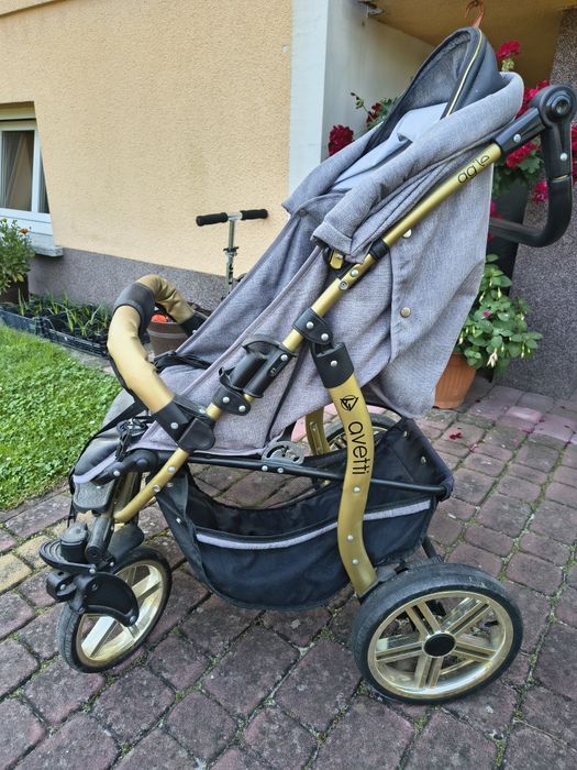 Sprzedam wózek spacerowy avetti