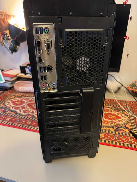 i7-9700k; PSU 600W; Obudowa Regnum RG4T - Komputer