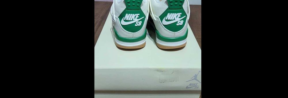 Jordan 4 Retro SB Pine Green  R40