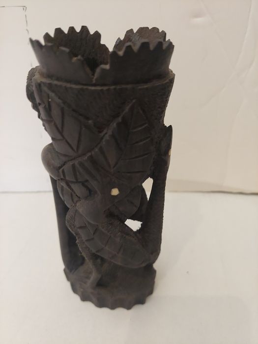 Escultura africana em madeira