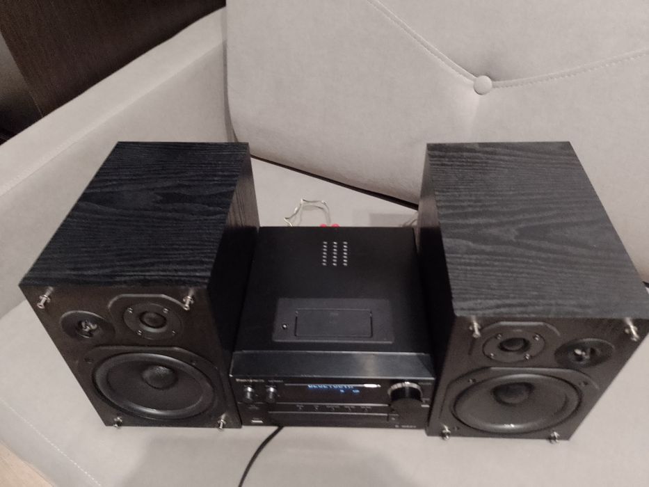 Wieża z głośnikami z funkcją bluetooth