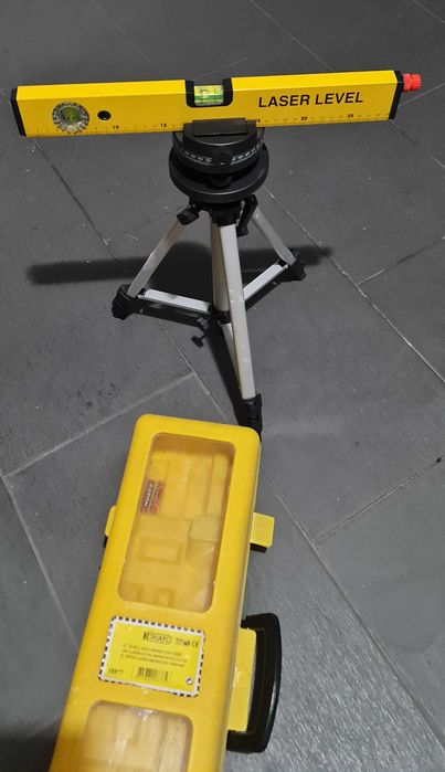 Nível Laser Komayo 400 mm com Tripé, Mala e Manual