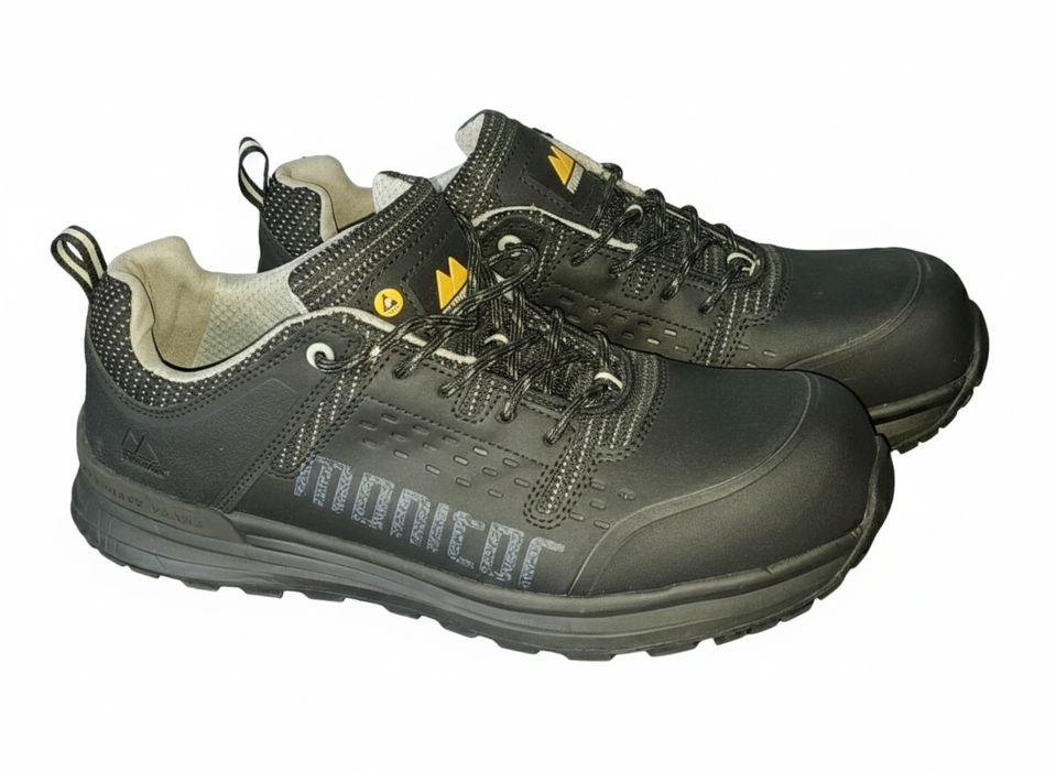 Sapatos de trabalho tamanho 47