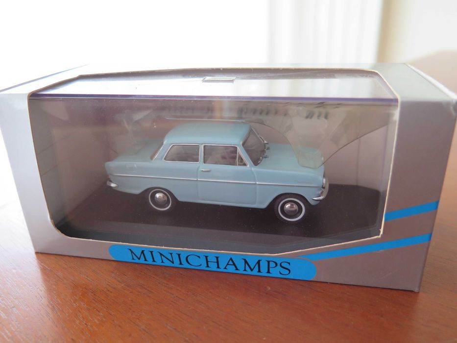 Lote 1:43: Jaguar XK SS /Triumph TR 6 /Ferrari 250 Calif /Opel Kadett