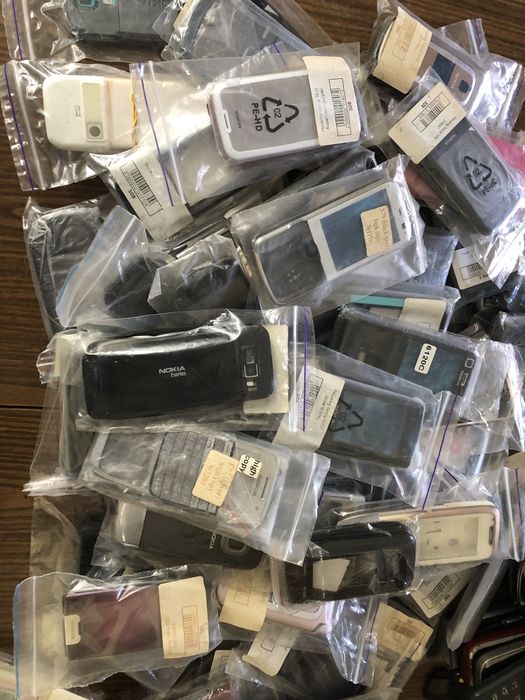 Корпуса на телефоны нокиа ( одним лотом )