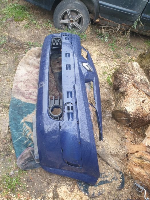 Продам бампер Меган 2