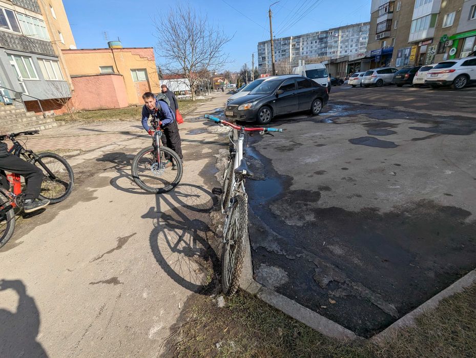 Ровер BULLS на гідравлічних тормозах.