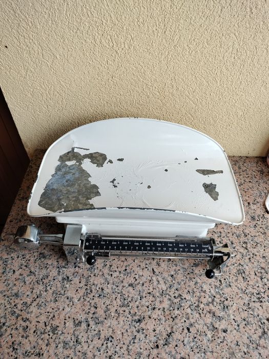 Balança profissional para pesar bebés antiga