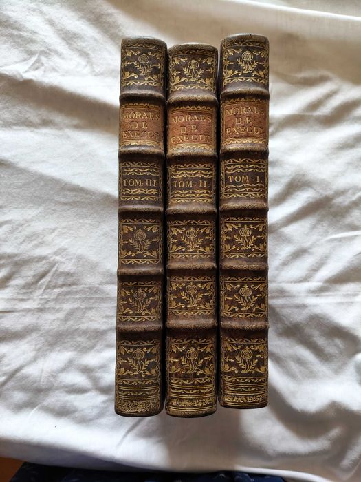 Livro antigo ( 3 volumes) - 1729 a 1742
