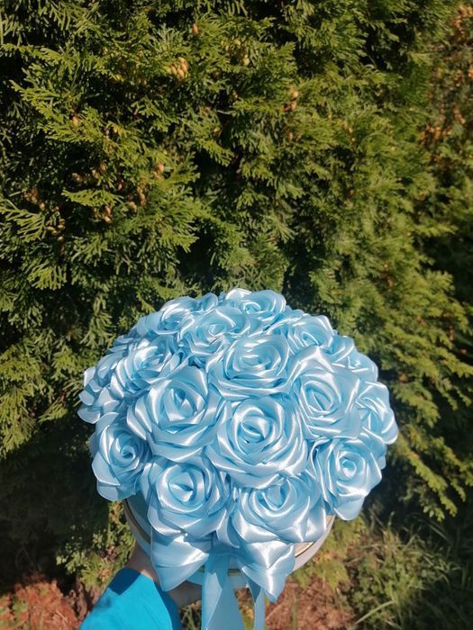 Róże z wstążki satynowej