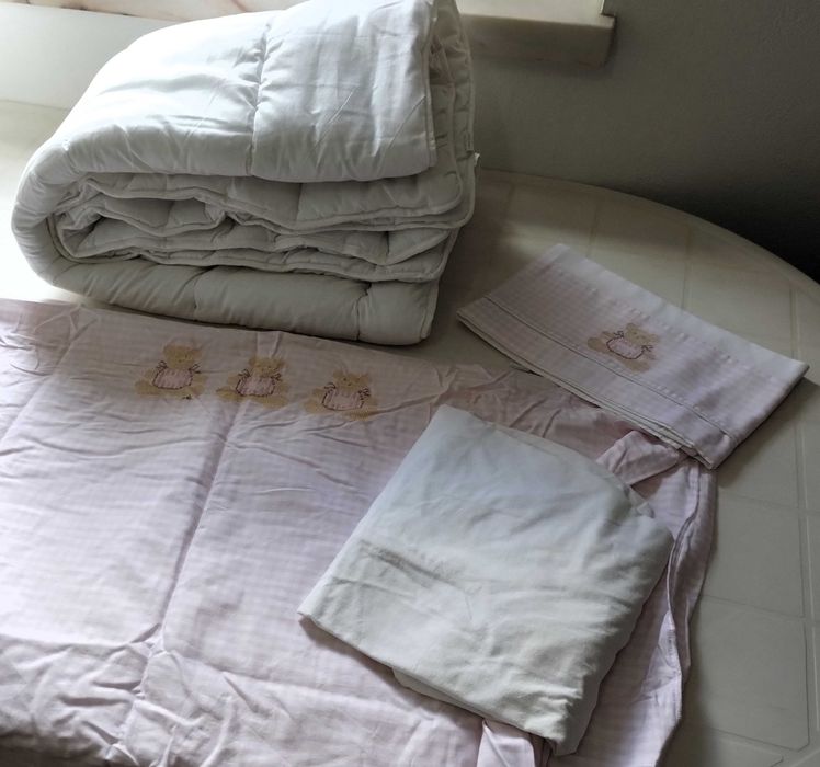 Conjunto Berço Cama Grades Edredão Capa Almofada Lençois 6 Peças