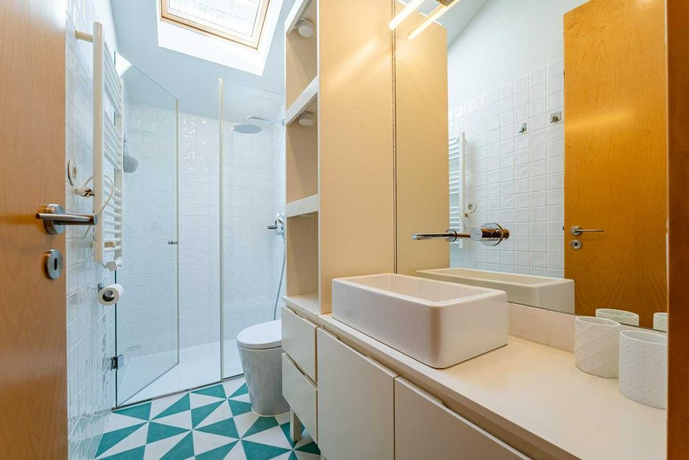 T2 com Varanda e Vista Única na BAIXA DO PORTO