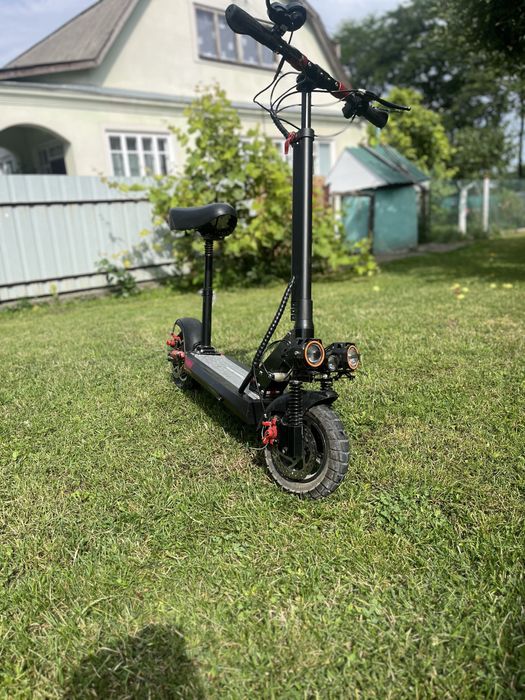 Електро самокат куго м4 про 2024 року.