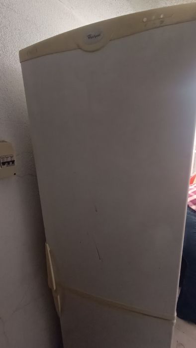 Frigorífico avariado para peças