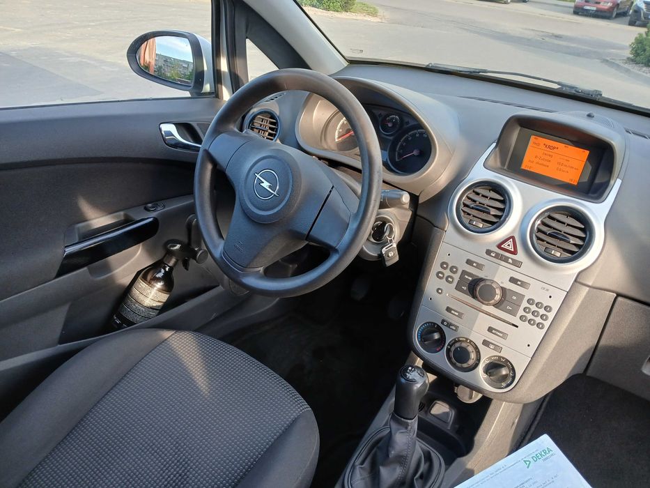 Opel corsa 2011 1.2 benzyna klima