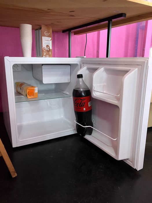 Frigorífico Mini Bar KUNFT KMB9119 WH 45L - 50 cm - Branco - SEMI NOVO