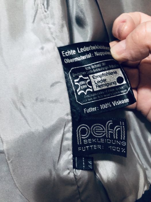 Colete em pele azul petroleo