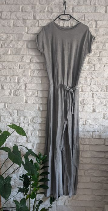 Długa szara sukienka