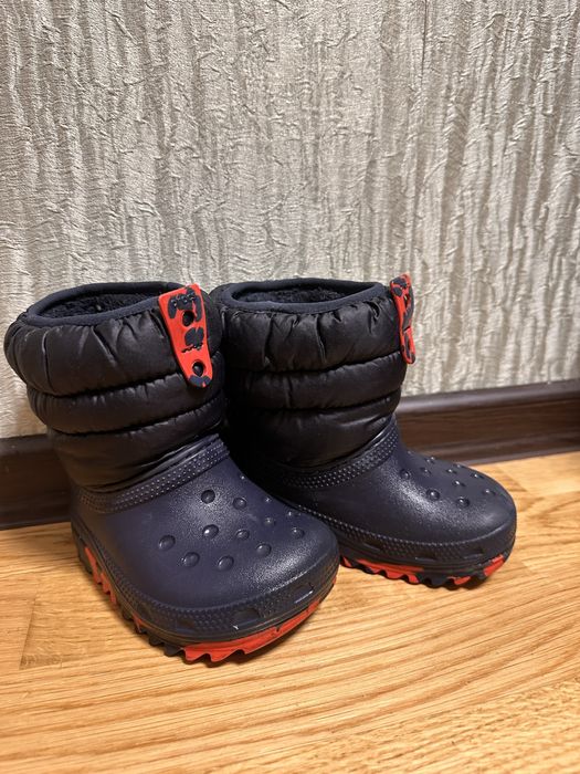 Продам зимові чоботи Crocs Classic Neo Puff Boot K
