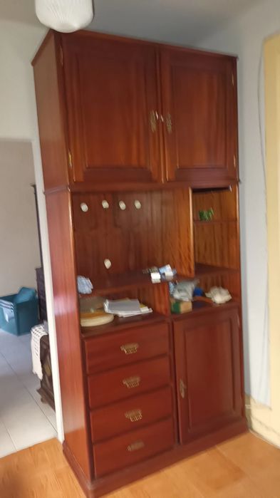Movel em madeira  maciça em muito bom estado!