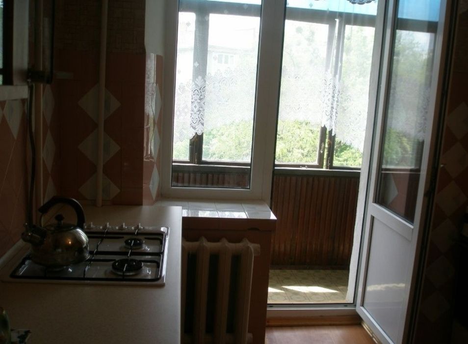 Подобово 2 кім. Чернівці 1-6чел. вул.Небєсної Сотні 19. ( Стасюка.19)