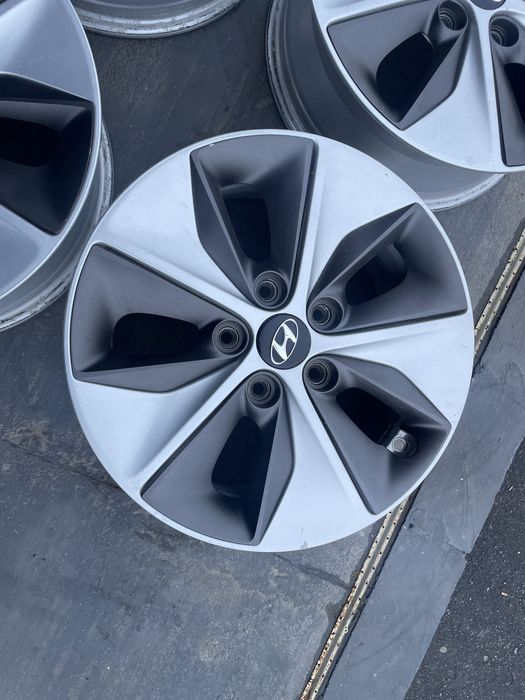 5/114/16 hyndai 6,5j et45