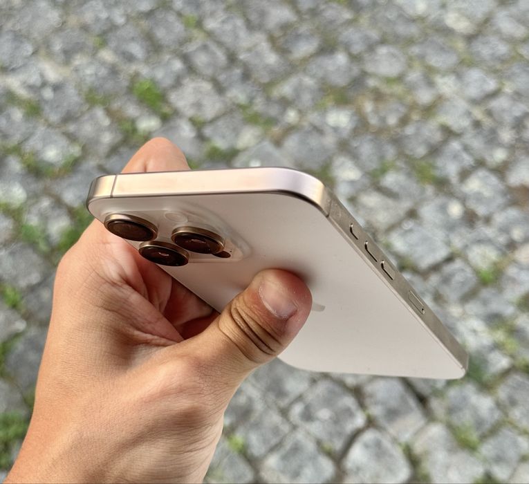 iPhone 16 Pro Max 256GB Desert C/Garantia