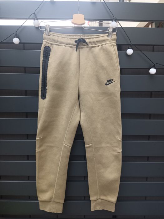 Nike tech fleece spodnie chłopięce