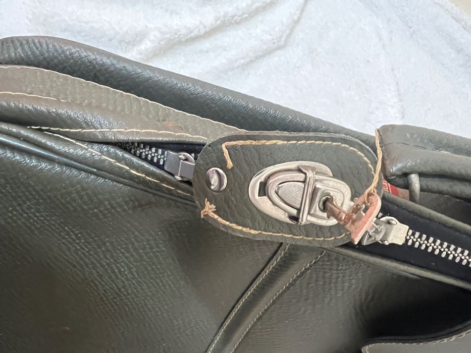 Mala Antiga de Viagem Verde