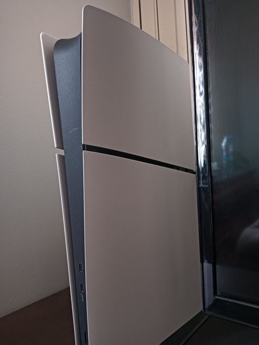 PlayStation 5 slim 825gb