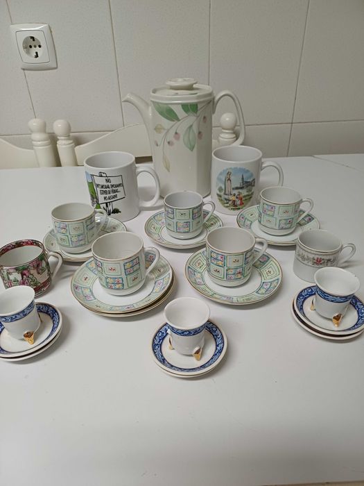 Serviços de chá ou café com bule e canecas