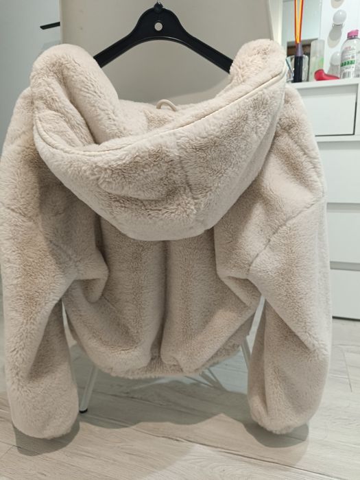 Futerko XS Bershka kremowe