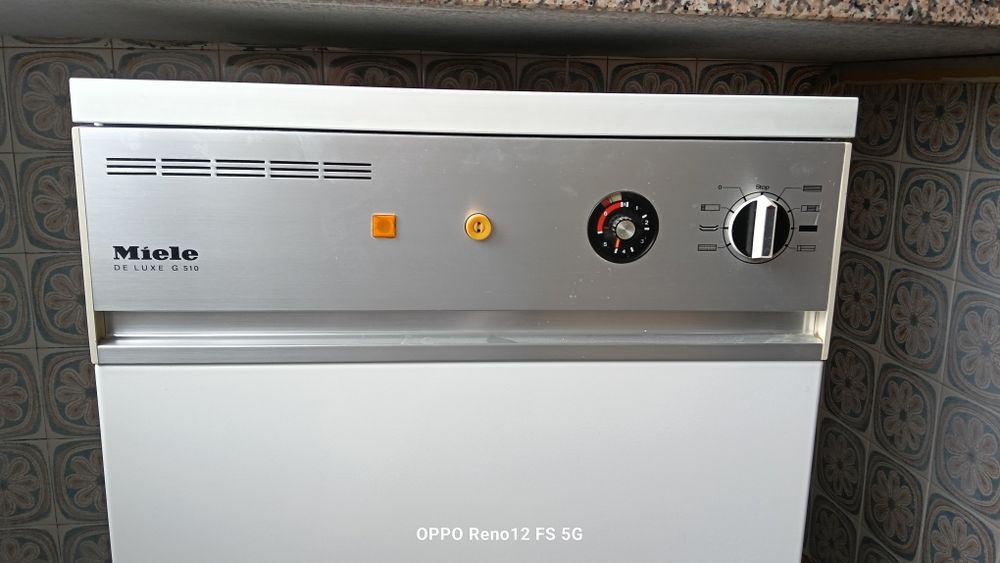 Maquina de lavar roupa e máquina de lavar loiça