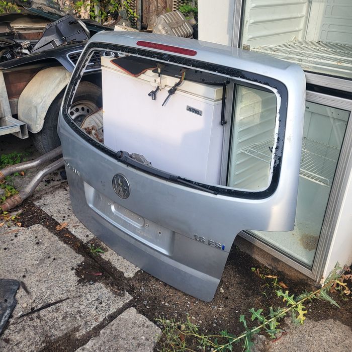 Ляда Touran.Кришка багажніка Тоуран 2003-2010р.