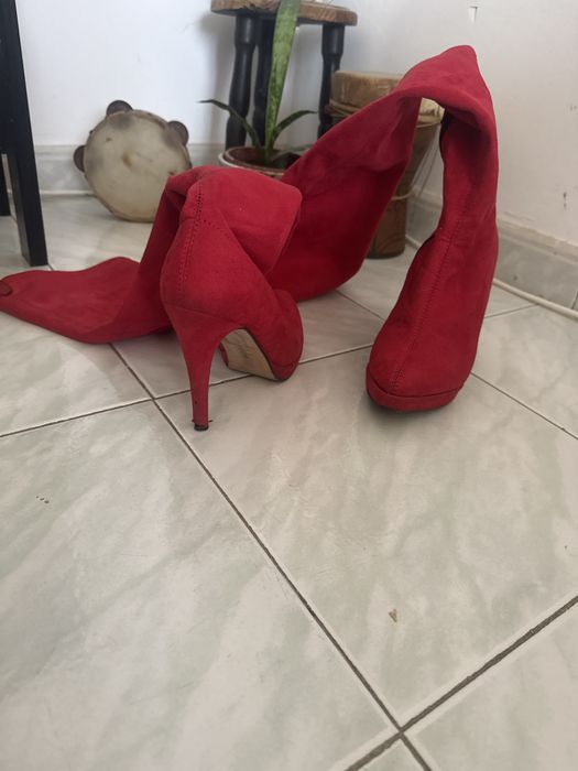 Bota vermelha cano alto n36